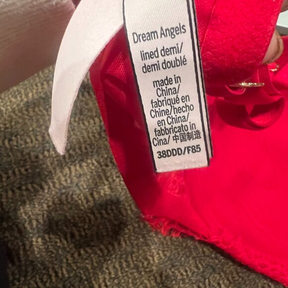 Red Bra - Picture 8 of 9